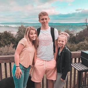 Meet your Posher, Mia